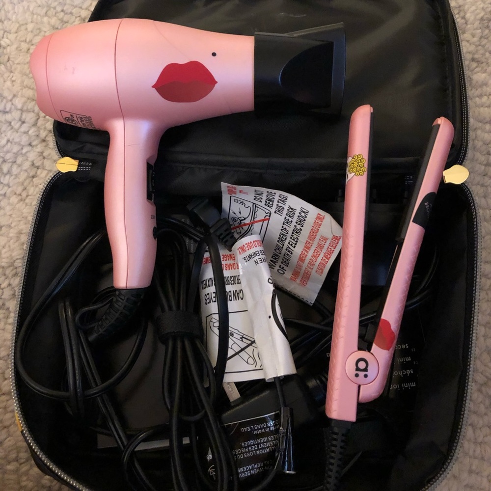 Mini AMIKA Hair Care Traveling Set!